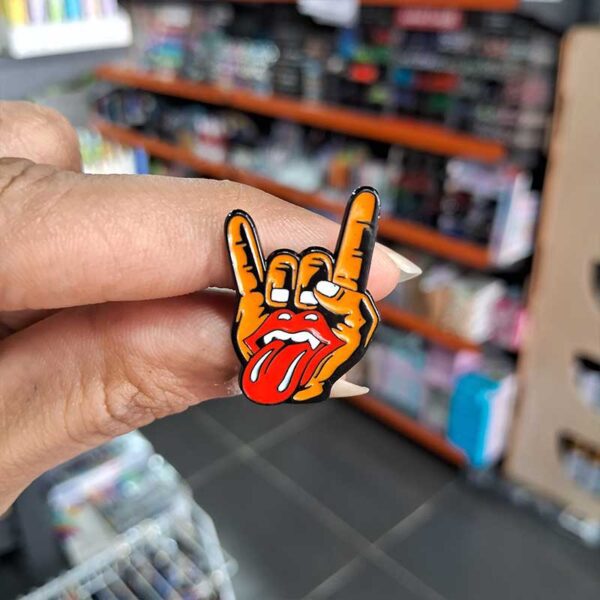 Enamel Brooch Pins Wow (DSG-35)